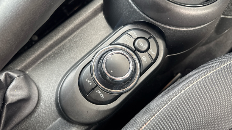 MINI Hatchback 1.5 Cooper Classic 3dr Auto Petrol Hatchback